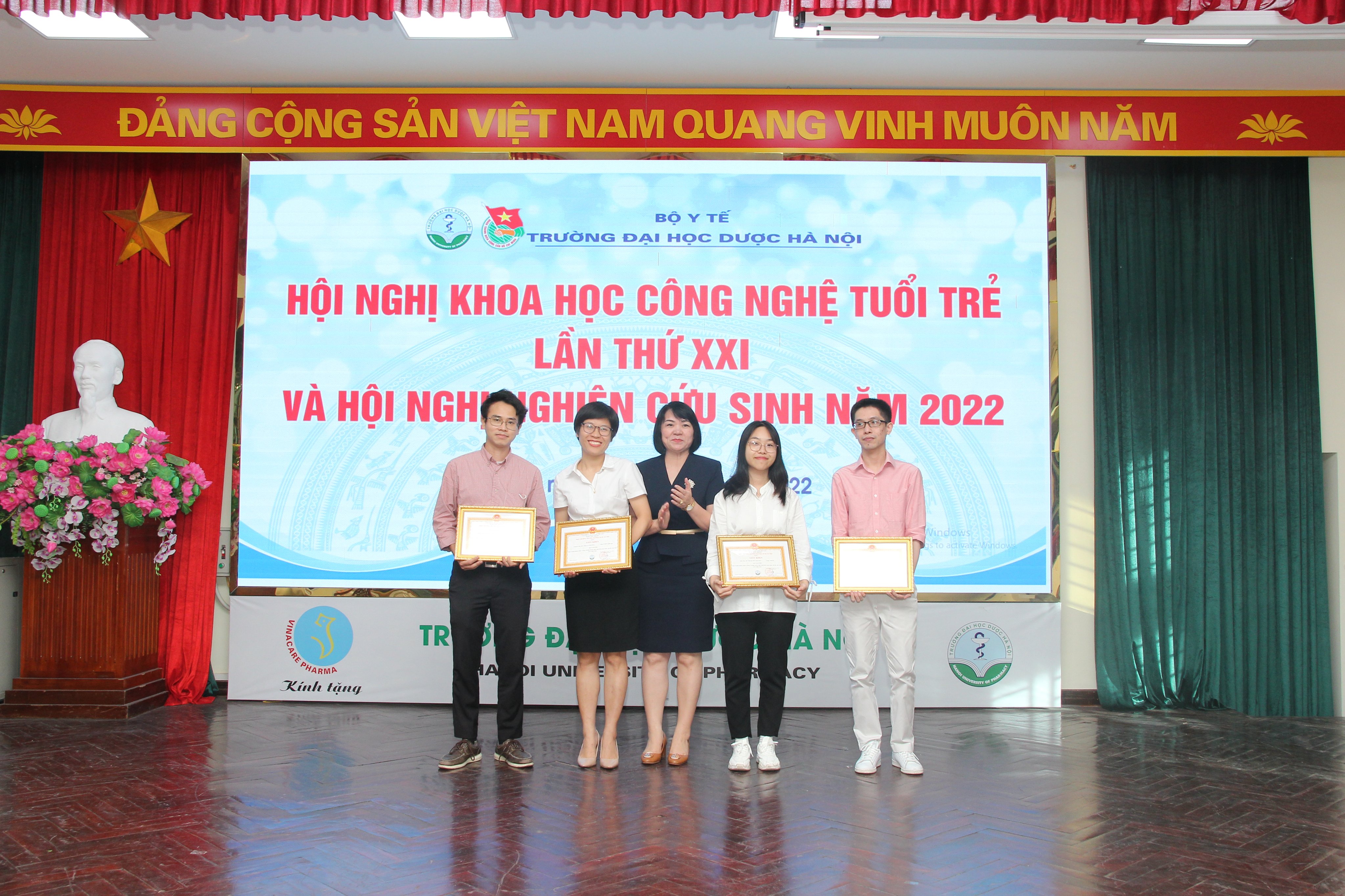 TRAO GIAI CHỊ HAI.jpg