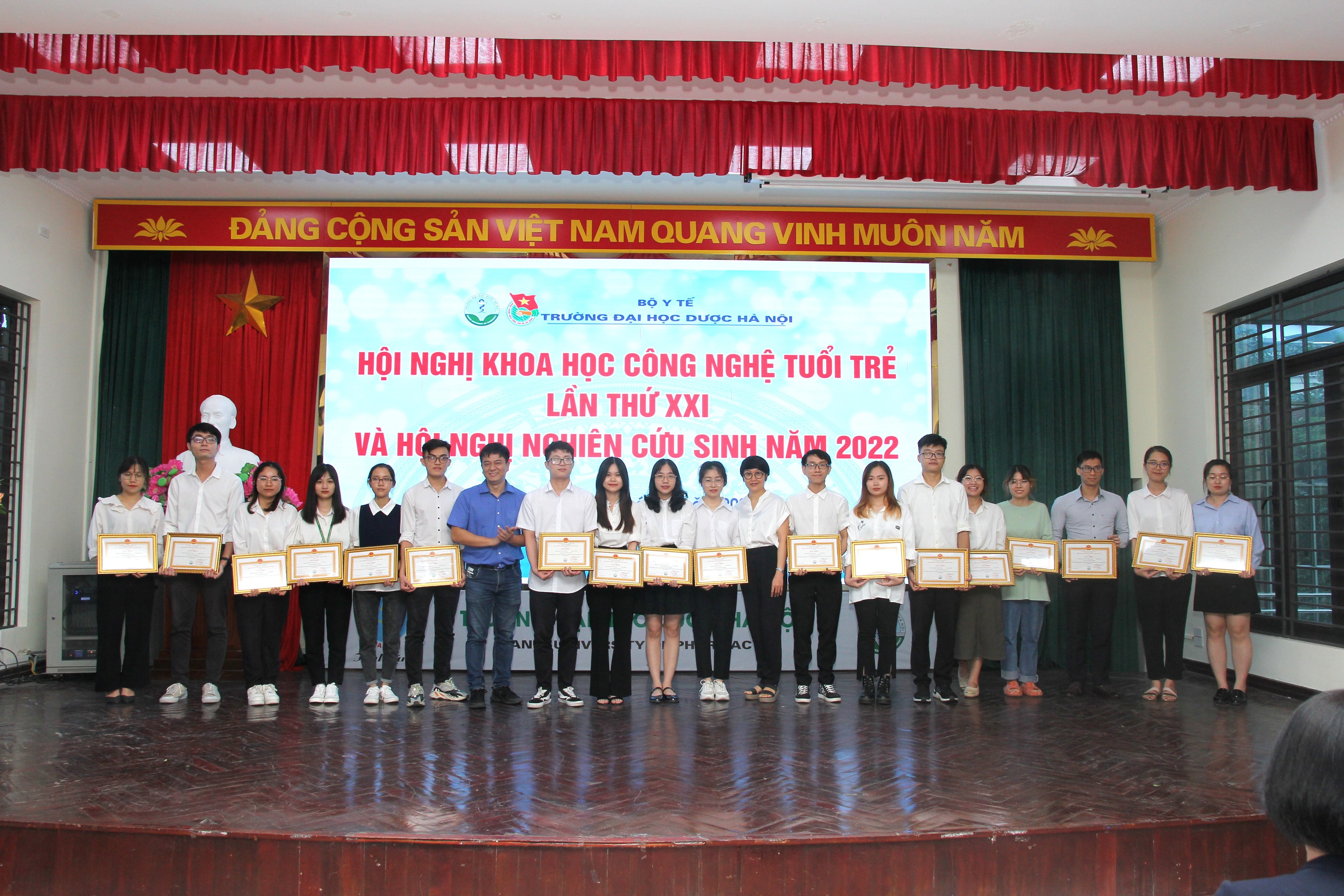 TRAO GIẢI TT.jpg